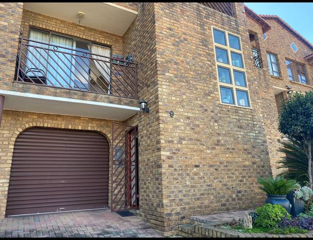 2 BEDROOM TOWNHOUSE FOR SALE IN RIDGEWAY